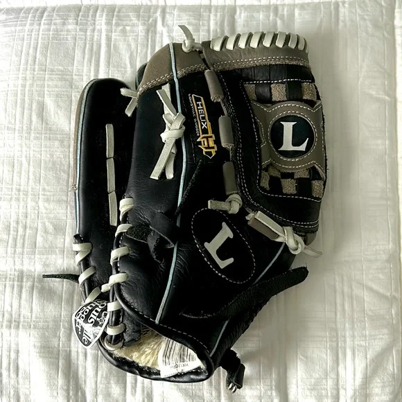 BRAND NEW LOUISVILLE SLUGGER BASEBALL GLOVE - Picture 2 of 5